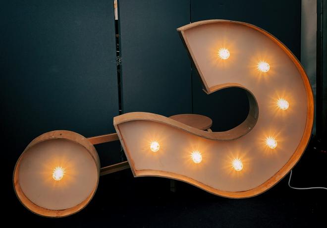 Hiring a private investigator to trace people