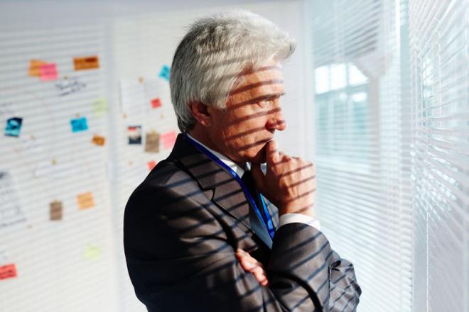 Hiring a private investigator to trace people